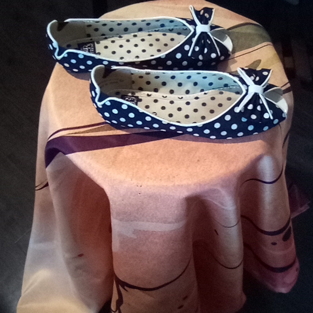 Shoes - Picture 2 of 3